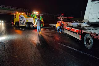 Na S5 w pow. kościańskim TIR wjechał w bariery