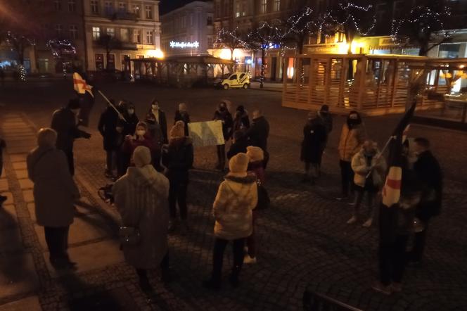 Strajk Kobiet wrócił na leszczyński rynek. W środę (28.01) wieczorem odbył się tam pierwszy protest w tym roku. Wgląda na to, że nie ostatni [ZDJĘCIA]