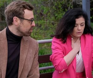 M jak miłość odc. 1872 po wakacjach. Dariusz Hoffman (Mateusz Rusin), Kinga (Katarzyna Cichopek)