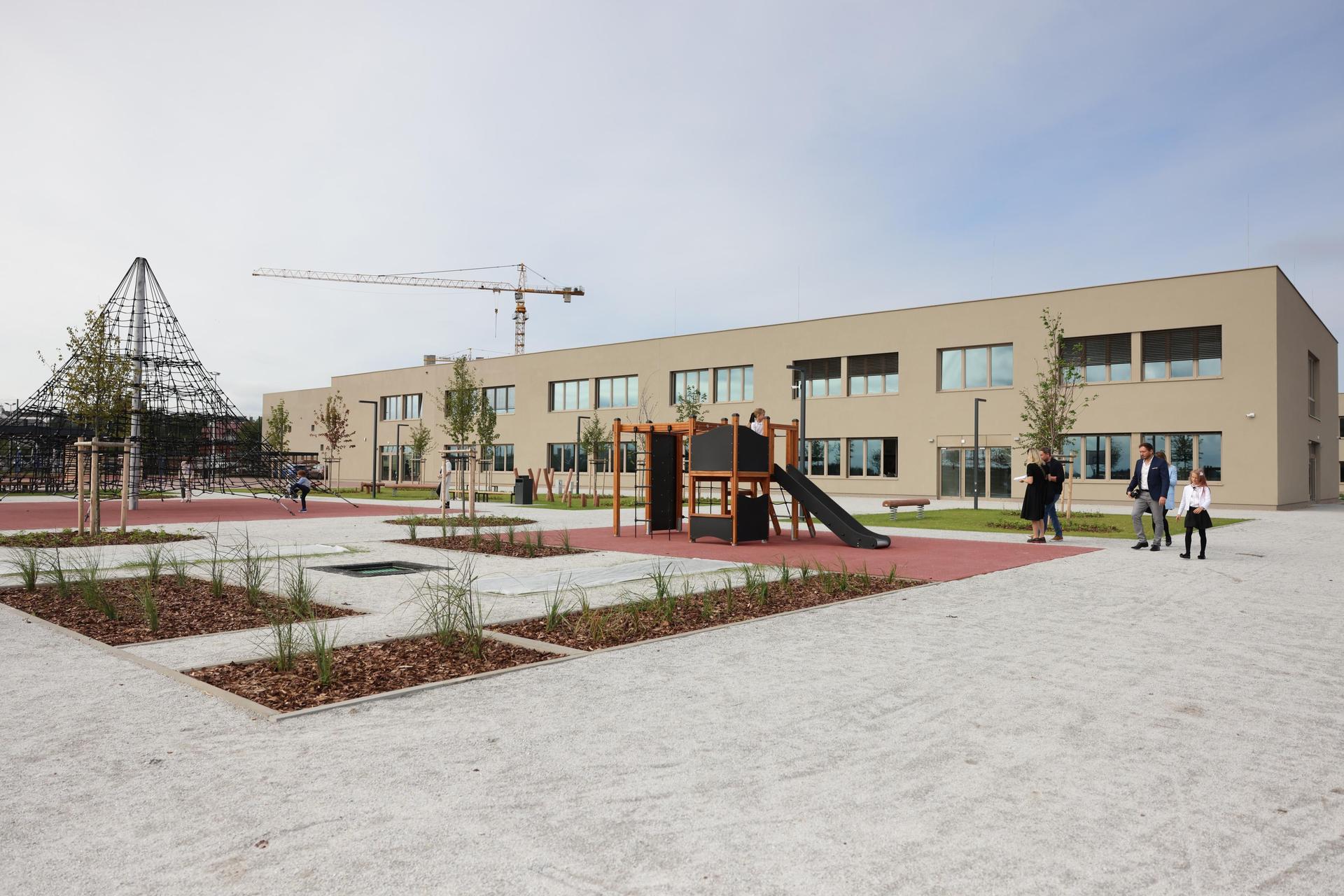 Szkoła przy ul. Asfaltowej we Wrocławiu