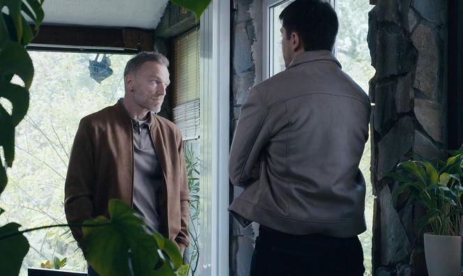 M jak miłość odc. 1881. Dima (Michaił Pszeniczny), Julia (Marta Chodorowska), Nadia (Mira Fareniuk), Magda (Anna Mucha), Andrzej Budzyński (Krystian Wieczorek)