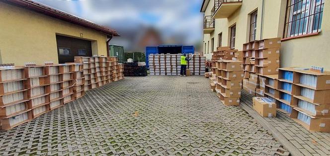 Pościg jak z filmu, padł strzał! Pojazd wypełniony był nielegalnymi papierosami z Białorusi 