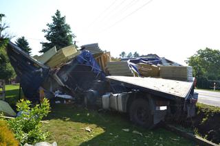 Nowe Brzesko. Tir wjechał w przystanek autobusowy