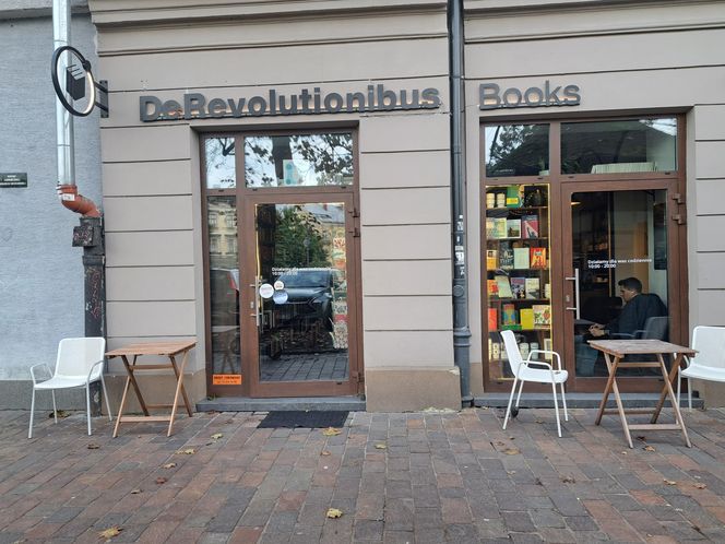 Księgarnio-kawiarnia De Revolutionibus Books w Krakowie