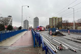 Most Szczytnicki zamknięty, ewakuacja mieszkańców