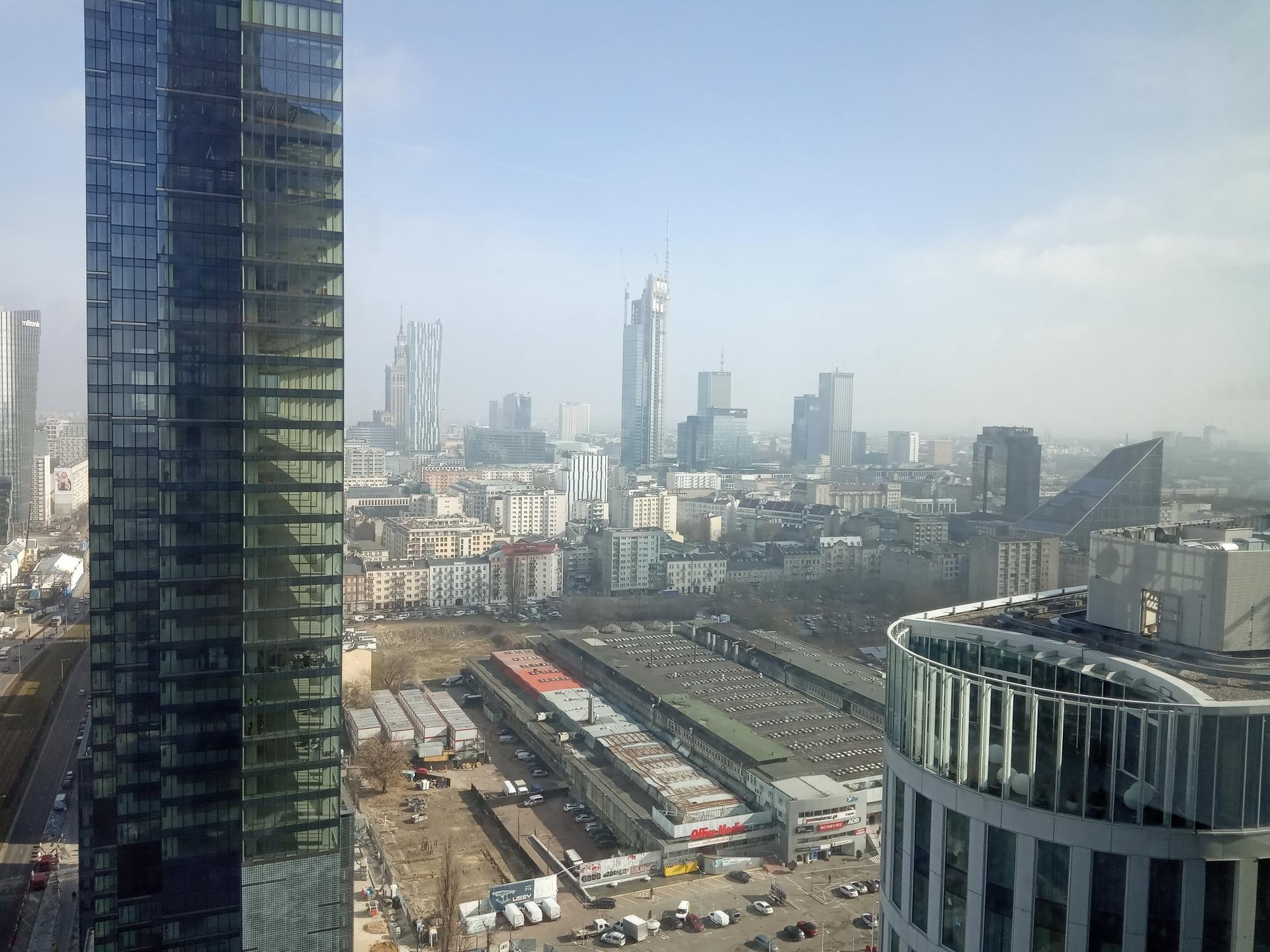 Skyliner w Warszawie: po wieżowcu oprowadza Michał Sadowski