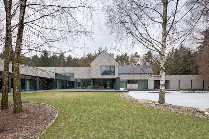 Horizontal House: dom z widokiem pod Łodzią