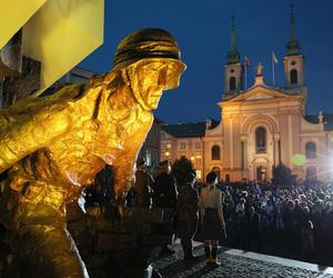 Uroczysta polowa msza święta i Apel Pamięci na pl. Krasińskich