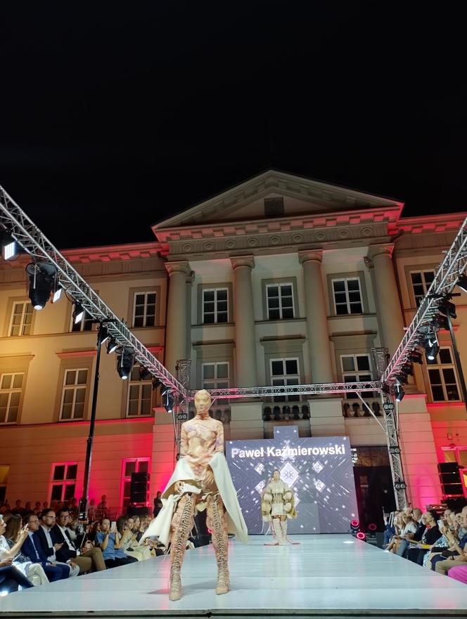 RADOM FASHION SHOW