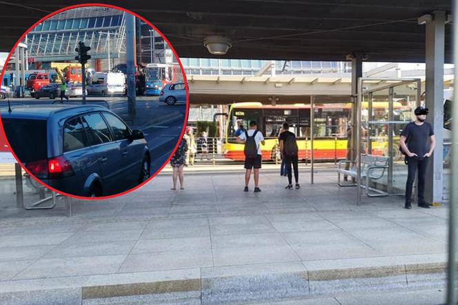 Wrocław: Wypadek na Placu Grunwaldzkim. Wykolejony tramwaj uderzył w autobus! Ranna trafiła do szpitala [ZDJĘCIA]