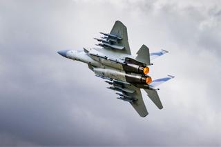 F-15QA z 12 rakietami AMRAAM