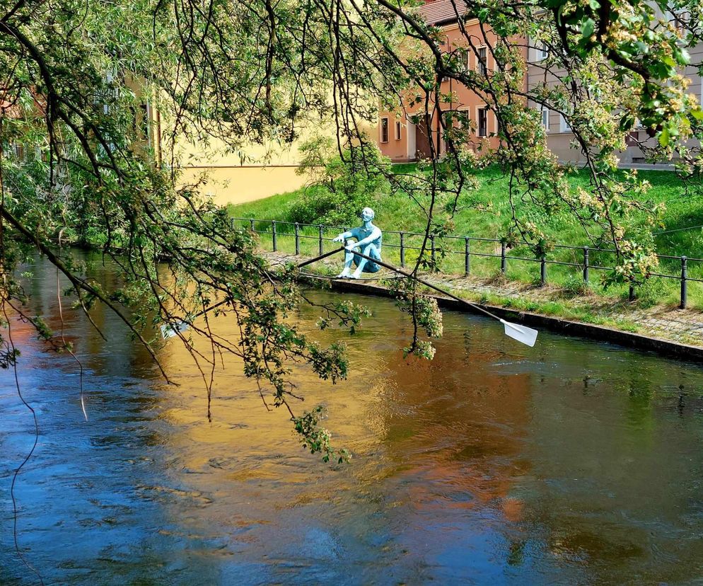 Balansujące rzeźby Jerzego Kędziory zostaną na stałe w Bydgoszczy. Będzie też nowa, specjalna, kobieta!