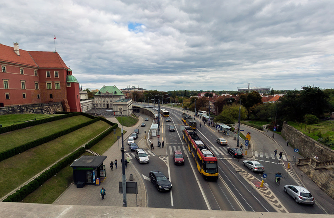 Warszawa kiedyś i dziś. Zobacz, ile się zmieniło przez 40 lat! [ARCHIWALNE ZDJĘCIA]