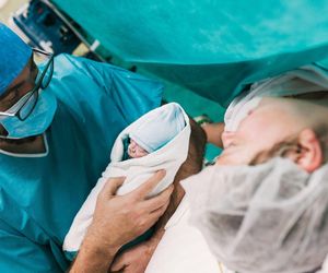 Lepszy sen po cesarce? Eksperci radzą, jak radzić sobie z bólem