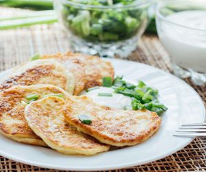 Oto najlepsze fit placki z ciecierzycy. Koniecznie podaj je z tym zaskakującym sosem