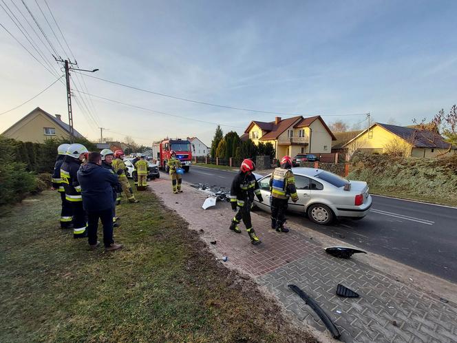 Wypadek w Ambrożowie! Zderzyły się trzy auta, ruch odbywa się wahadłowo