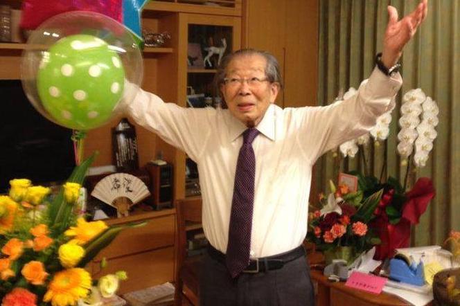 105-letni japoński lekarz wyjawia swoje sekrety. Jego przepis na dobre życie rozbawi ci