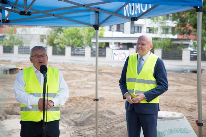 Prezydent Torunia Michał Zaleski podpisał umowę z ministrem infrastruktury Andrzejem Adamczykiem