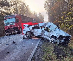 Tragiczny wypadek w Piasku. Kierowca zginął po zderzeniu z TiRem