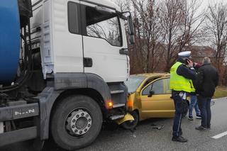 Tragiczny wypadek pod Zduńską Wolą. Nie żyje 62-letni mężczyzna