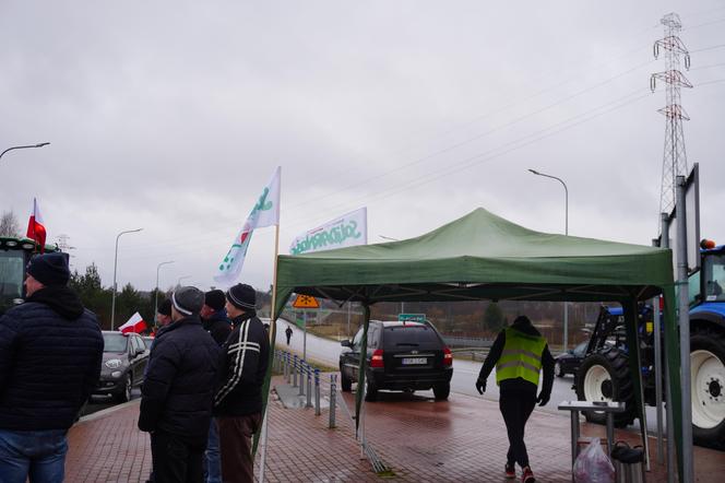 Protest rolników z 20 lutego. Blokada drogi obok Białegostoku