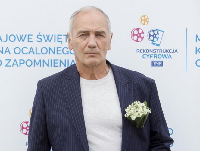 Karol Strasburger chwali się boskim ciałem na plaży! Musicie zobaczyć te zdjęcia prowadzącego Familiadę