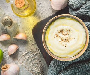 Majonez zastąpiłam tym serkiem. Ten domowy sos czosnkowy jest pyszny i ma prawie zero kalorii 