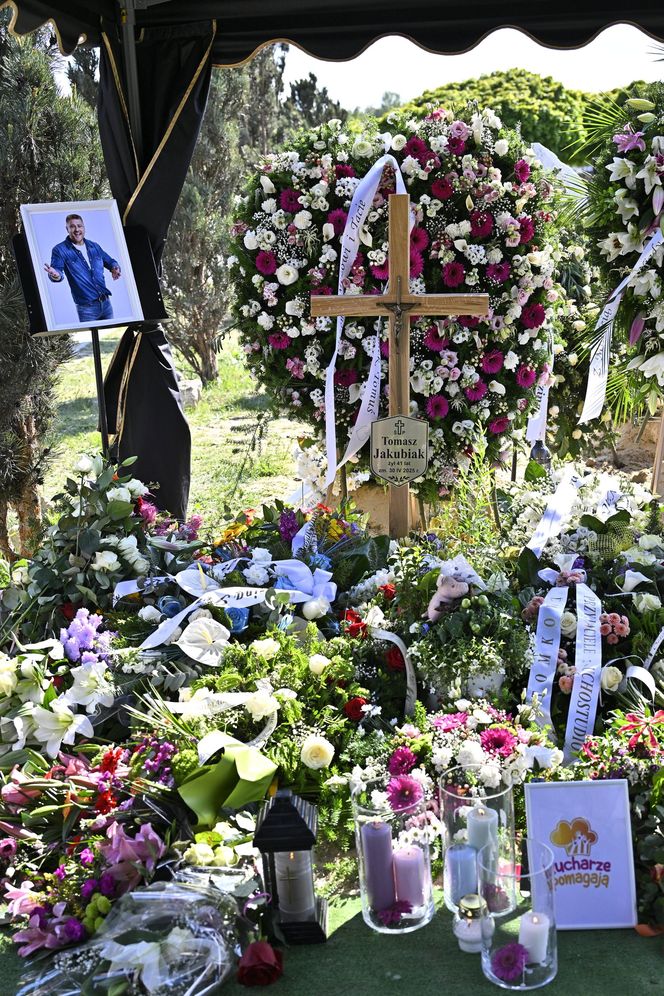 Tomasz Jakubiak - te przedmioty znalazły się w jego grobie