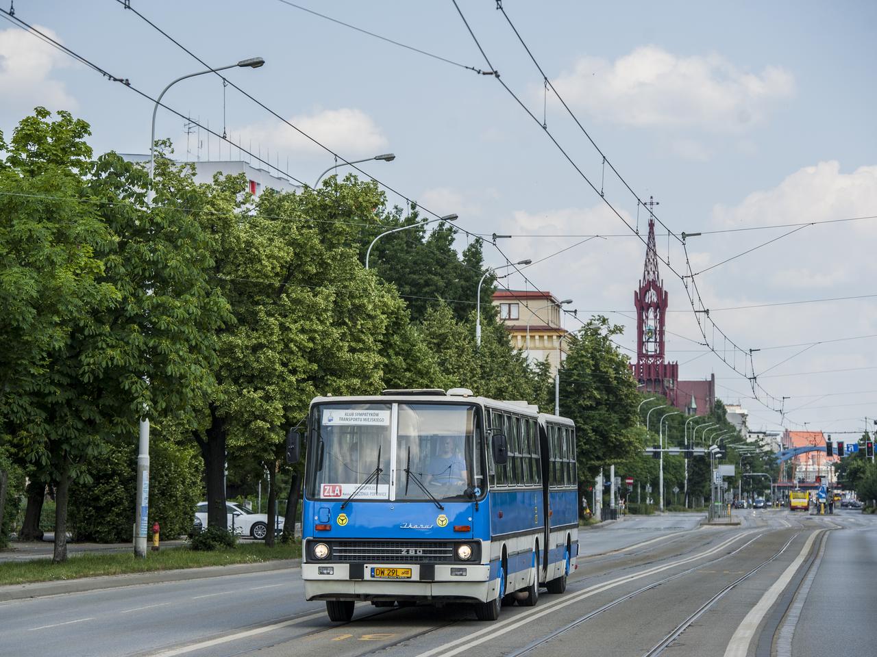 Nietypowa komunikacja miejska podczas Nocy Muzeów 2022! Będzie można pojechać zabytkowym taborem [ZDJĘCIA]