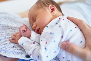 Twoje dziecko nosi popularne imię? Zobacz, które królują w pierwszej połowie 2025 roku!