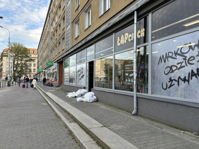 Wrocław szykuje się na powódź. W centrum wszędzie leżą worki z piaskiem