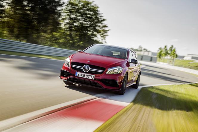 Mercedes-Benz A45 AMG lifting 2016