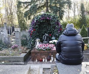 Przy grobie Kory czuwają najbliżsi