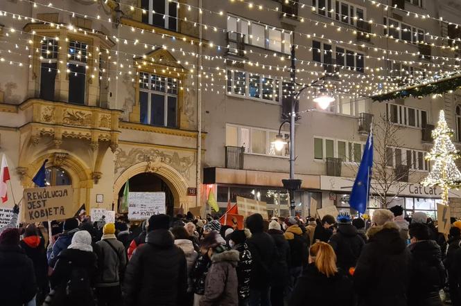 W Łodzi drugi dzień protestów przeciwko zaostrzeniu prawa aborcyjnego!