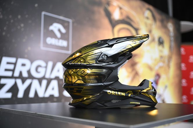 Bartosz Zmarzlik przekazał motocykl 11-letniemu Kubie