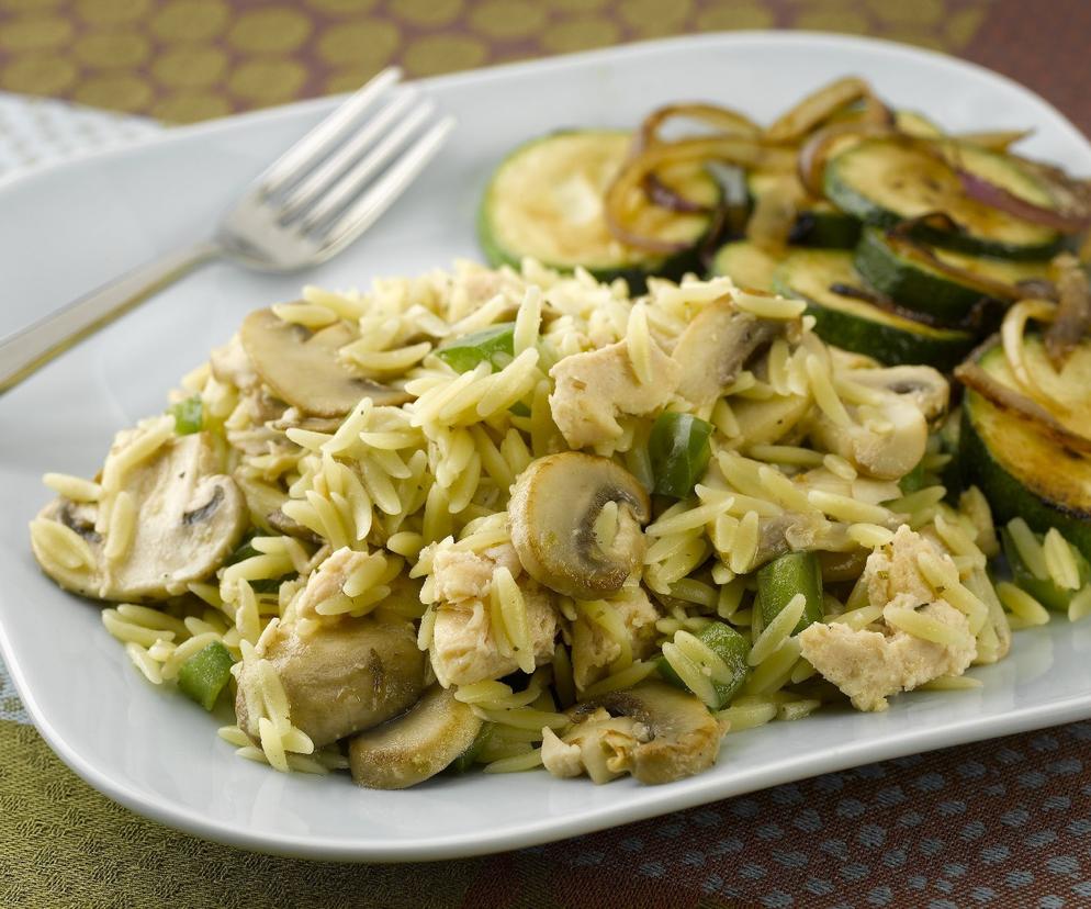 Makaron orzo z pieczarkami i porem.  Tak pyszny, że będziesz chcieć więcej