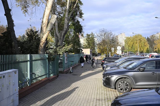 Porywacze dzieci grasują w Warszawie?! „Próbowali nakłonić 9-latka, żeby wsiadł do auta”. Rodzice przerażeni