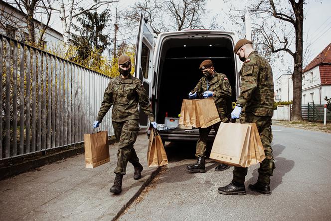 Żołnierze pomagają seniorom:  Kiedyś walczyli o naszą wolność, my zadbamy o ich zdrowie