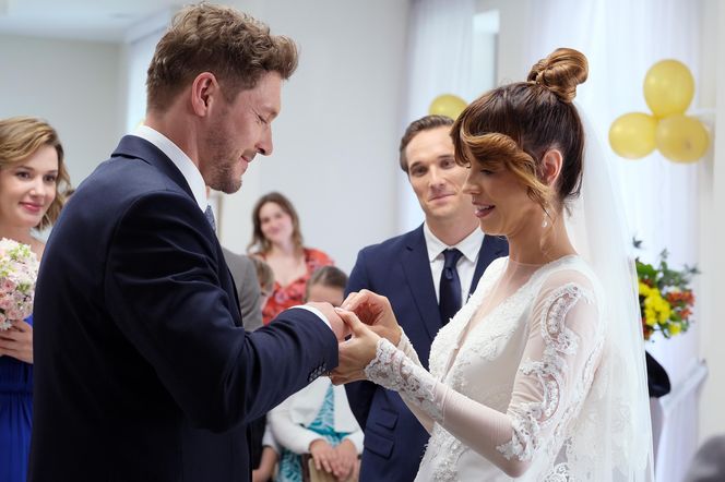 M jak miłość odc. 1890. Kama (Michalina Sosna), Marcin (Mikołaj Roznerski)