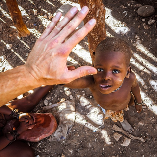 Zdjęcie które podbiło Internet! Afrykańskie dzieci zachwycają się tabletem!