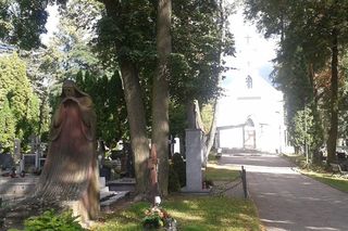 Zapomniane historie i arcydzieła sztuki. AI wytypowało cmentarze na Podlasiu, które zaskoczą