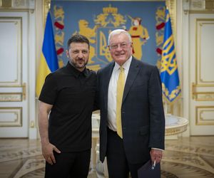 Tak Zełenski prezentuje się na salonach. Wszystkie stroje prezydenta Ukrainy