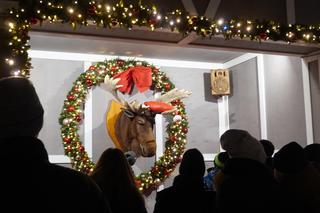 Jarmark świąteczny na Targach wieczorem