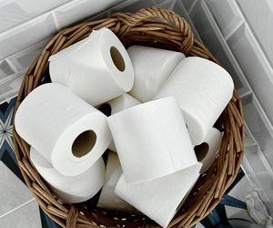 Zawsze wkładam papier toaletowy do szafy z ręcznikami. Mam ważny powód