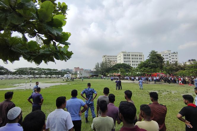 Wojskowy samolot rozbił się na terenie szkoły w Bangladeszu
