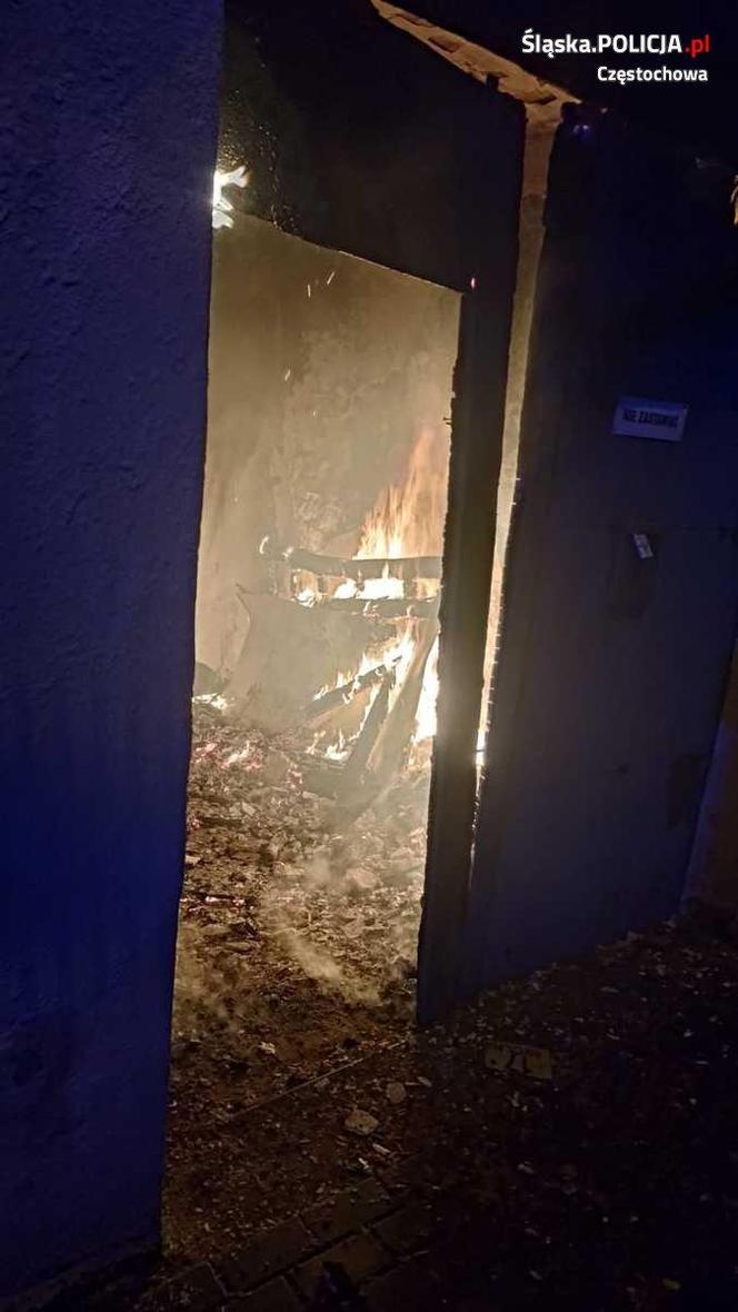 Pożar w Częstochowie. Policjanci uratowali mężczyznę