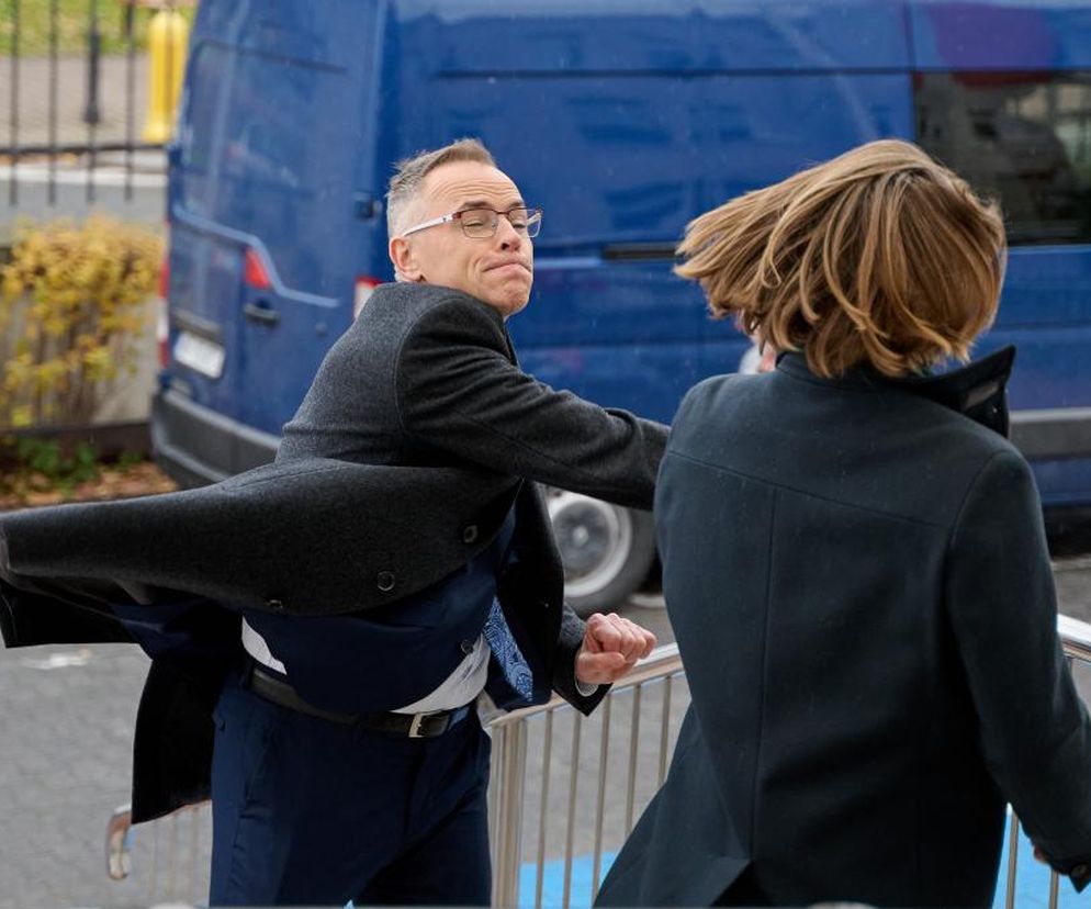 Na Wspólnej, odcinek 3762: Damian po odkryciu zdrady rzuci się na Bruna z pięściami! Dostanie także od Jarka - ZDJĘCIA