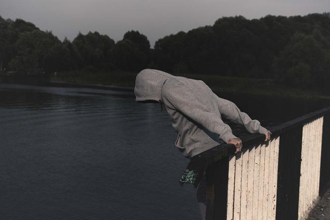 Próba samobójcza w Łomży. Pijana kobieta chciała skoczyć z mostu Hubala!