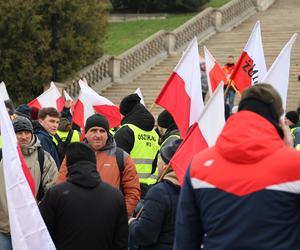 Protest rolników 20 marca w Lublinie. Przeszli ulicami miasta pod LUW