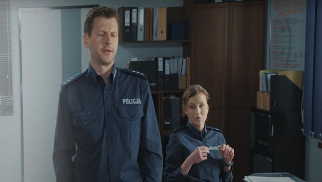 M jak miłość, odc. 1878. Natalka (Dominika Suchecka), Adam Karski (Patryk Szwichtenberg)